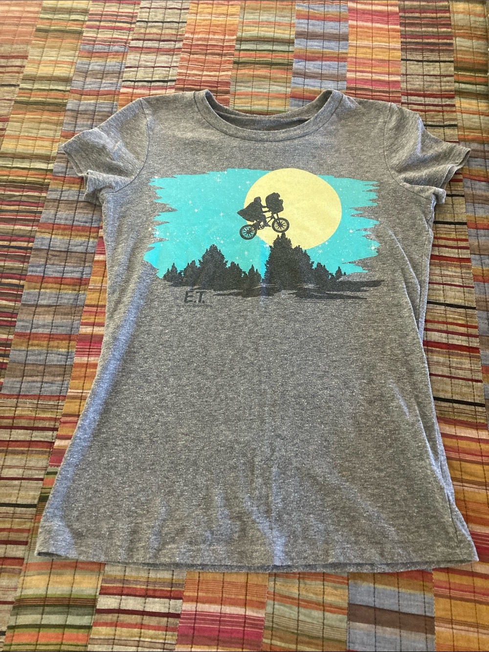 E.T. Old Navy Gray Tee with Yellow Moon and Teal Night Sky Size XS